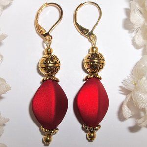 Earring, Red Earrings, Red and Gold Earrings, Beaded Earrings, Earring, NWT 7638